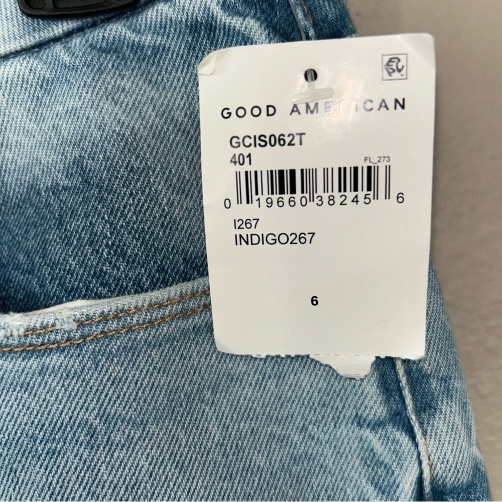 Good American Light Wash Blue straight Jeans NWT - Picture 3 of 5